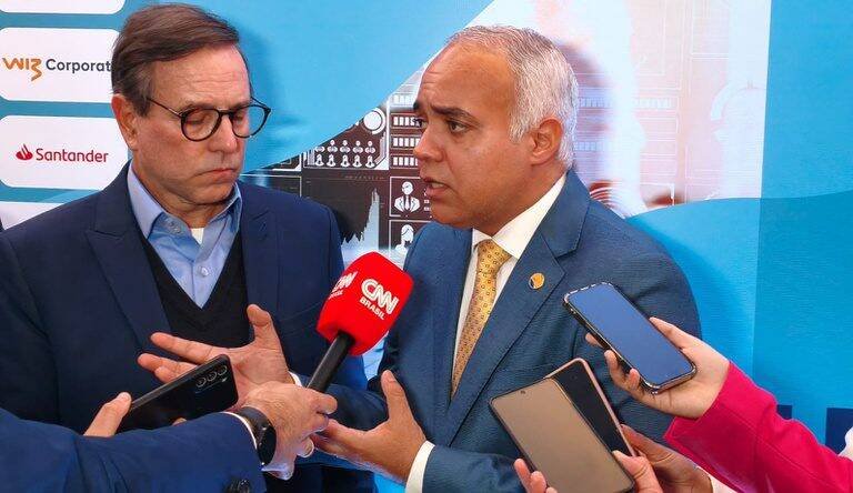 Ministro Vladimir Lima anuncia industrialização da construção no Summit da Construção