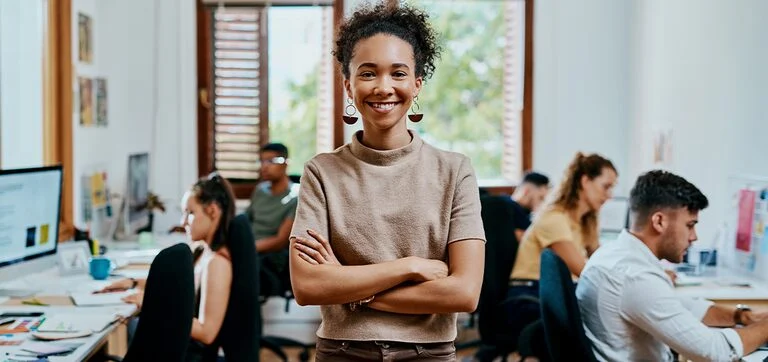 MTE revela que 57,2% dos jovens têm emprego formal, mas desafios persistem