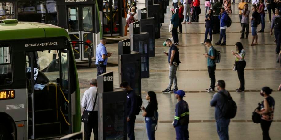 Núbia Veras enfrenta custos altos e busca saúde em Brasília; estudo revela impactos