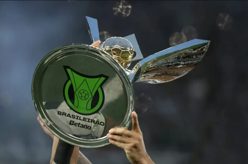 Palmeiras lidera Campeonato Brasileiro em pausa; Chapecoense em risco extremo