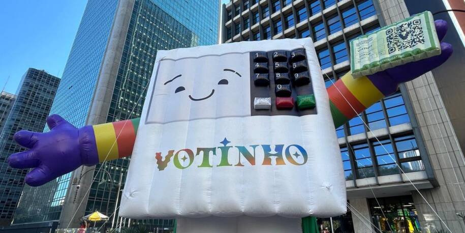Parada do Orgulho LGBT+ de São Paulo mobiliza multidão e debate voto em 2023