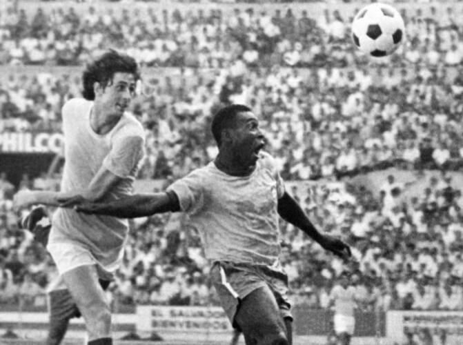 Pelé supera lendas e lidera assistências em Copas do Mundo com 10 passes