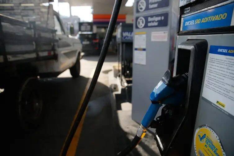 Petrobras reduz preço do diesel e garante subvenção para estabilizar oferta