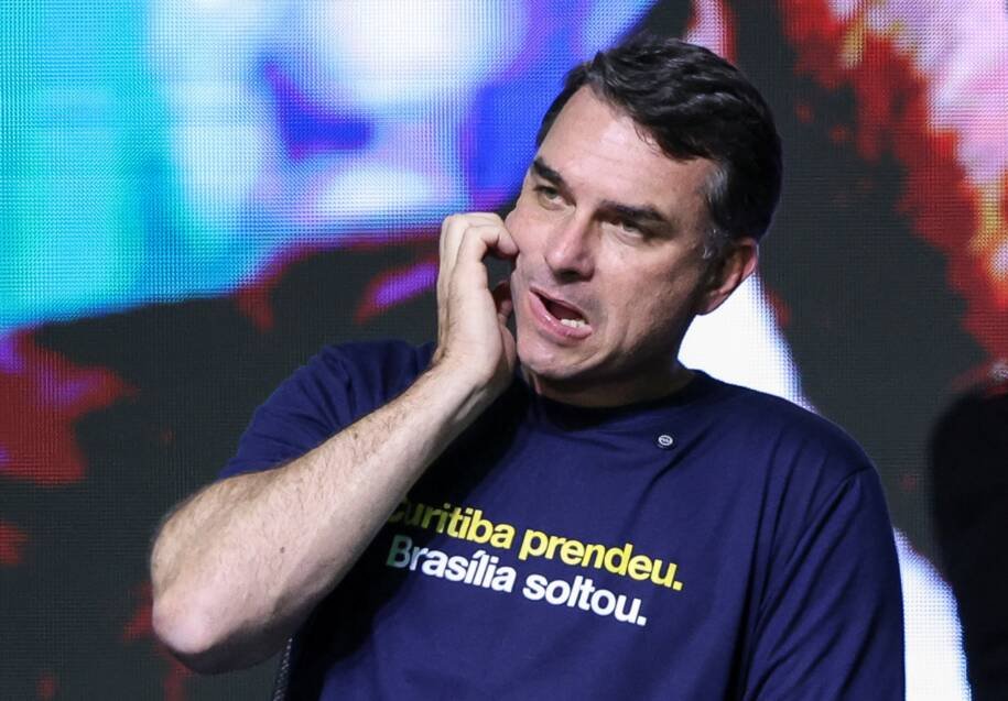 PGR contesta suspensão de pesquisa que revelou queda de Flávio Bolsonaro