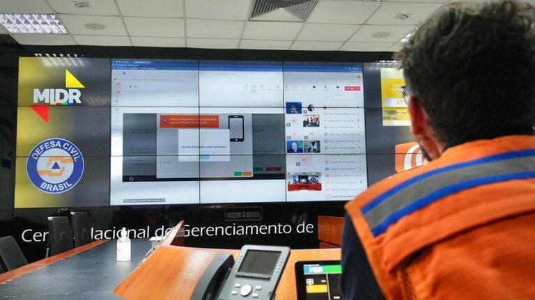 Polícia Federal investiga invasão no Defesa Civil Alerta após alerta falso