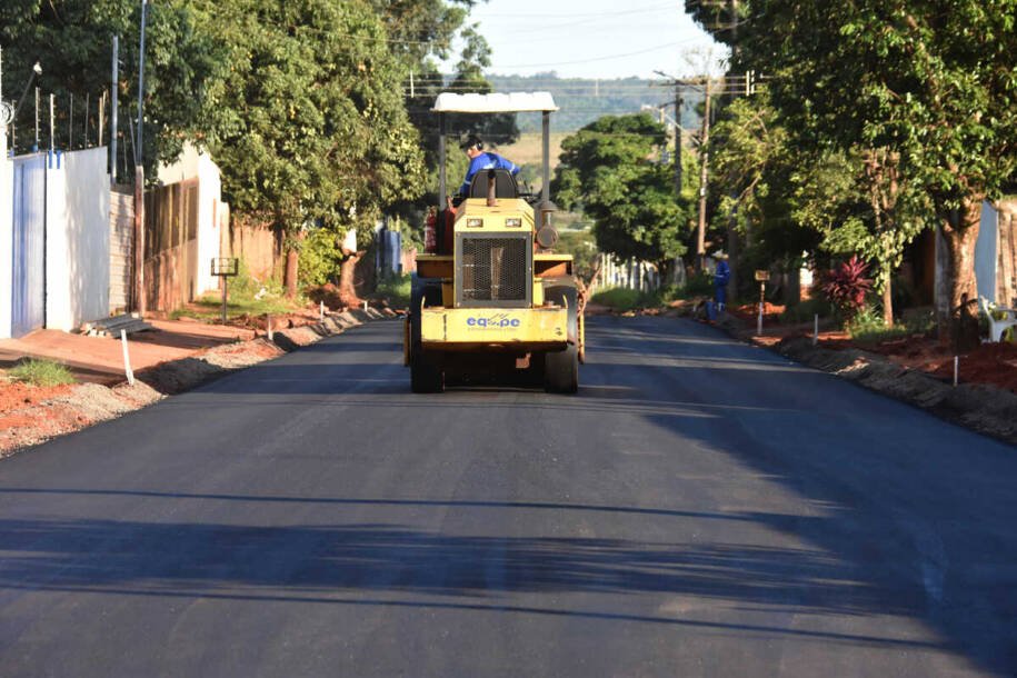 Prefeita Adriane Lopes anuncia R$ 39,7 milhões para asfalto em 11 bairros de Campo Grande