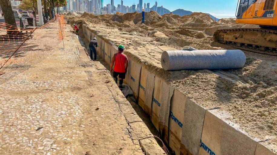 Prefeitura de Balneário Camboriú avança em obra de macrodrenagem e reduz riscos