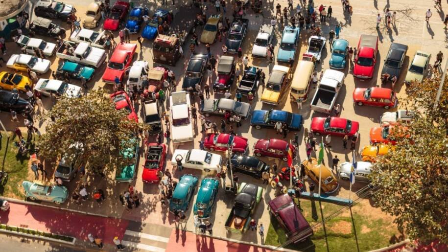 Prefeitura de Balneário Camboriú promove Exposição de Carros Antigos na Praça Tamandaré