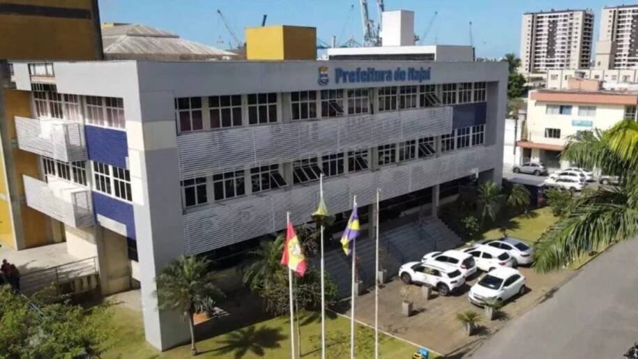 Prefeitura de Itajaí anuncia 42 vagas com salários de até R$ 25 mil e cadastro