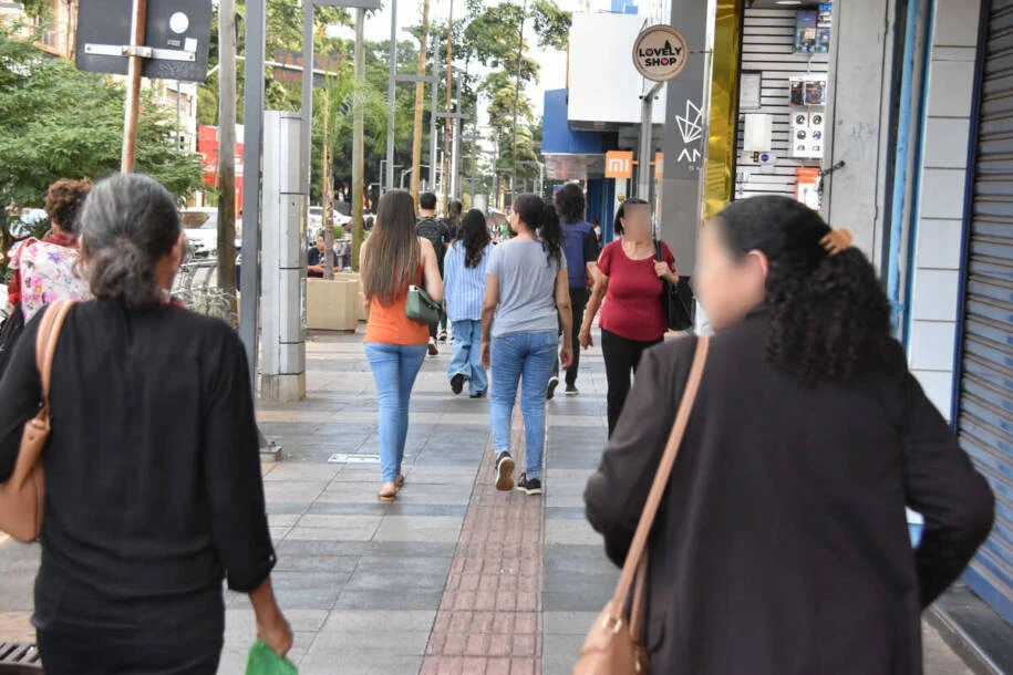Proteste revela: 56% apoiam candidato que acabe com taxa das blusinhas!