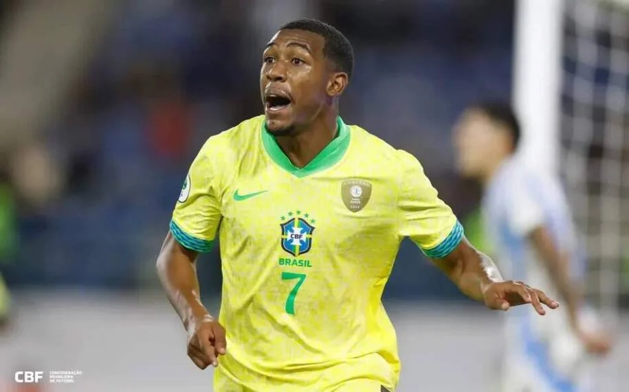 Rayan conquista titularidade na seleção e faz história aos 19 anos