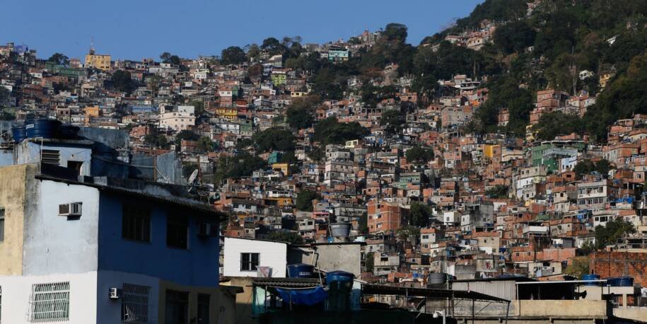 Renan Monteiro lança rota temática na Rocinha e Vidigal durante a Copa