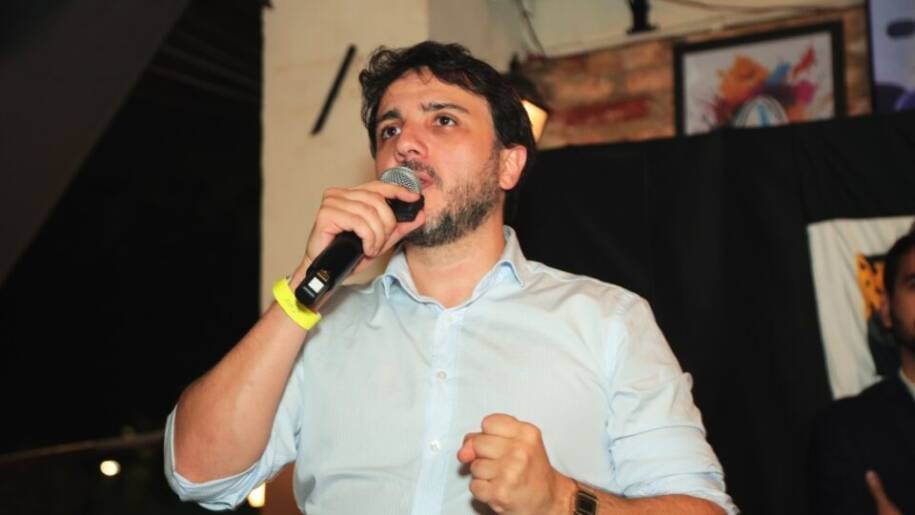 Renan Santos critica tarifas de Trump e vê favorecimento a Lula na decisão