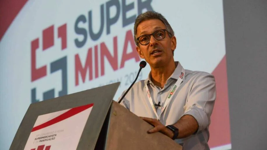 Romeu Zema critica Flávio Bolsonaro e nega proximidade após polêmicas