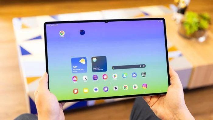 Samsung revela tablet com câmera frontal embutida; mudança de design gera polêmica