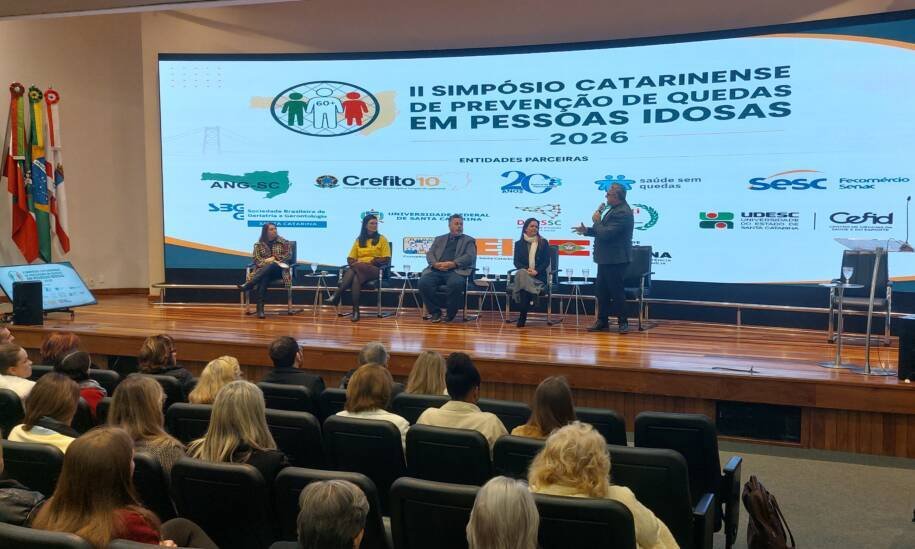 Secretaria de Saúde de SC debate prevenção de quedas em idosos em simpósio tenso