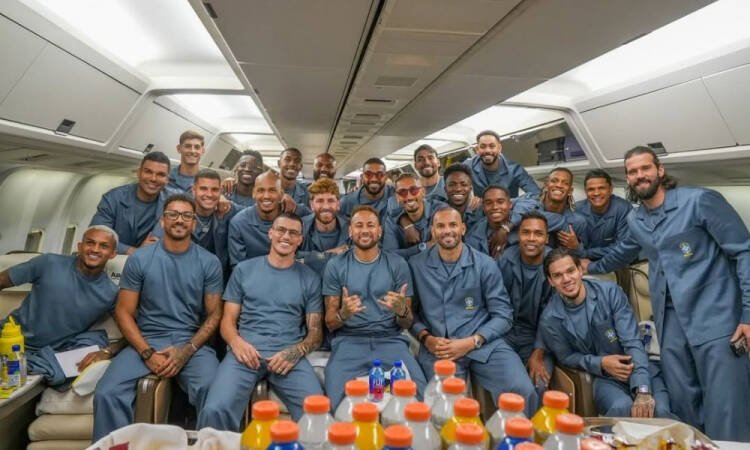 Seleção Brasileira aterrissa nos EUA com expectativas após goleada histórica