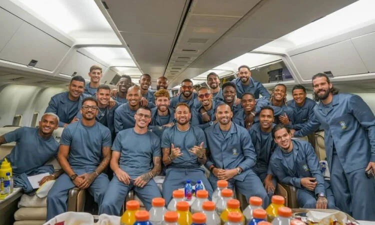 Seleção Brasileira aterrissa nos EUA com expectativas após goleada histórica