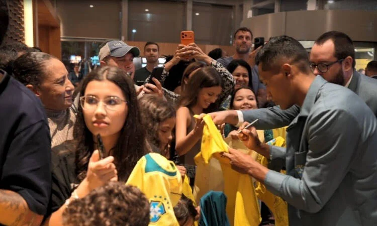 Seleção Brasileira embarca em Boeing de R$ 1,19 bi rumo à Copa do Mundo nos EUA
