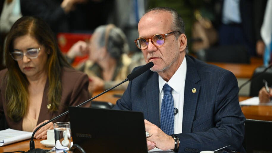 Senado aprova aumento do piso salarial de médicos e dentistas e gera tensão no governo