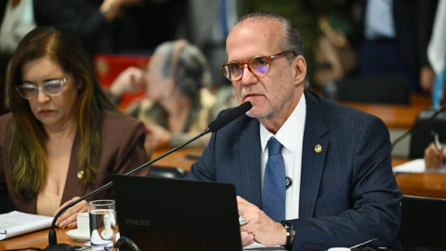 Senado aprova aumento do piso salarial de médicos e dentistas e gera tensão no governo
