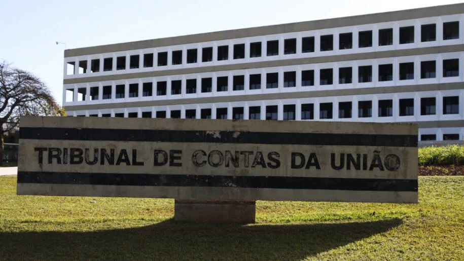 Senador Flávio Bolsonaro promete contenção de gastos diante da gastança de Lula