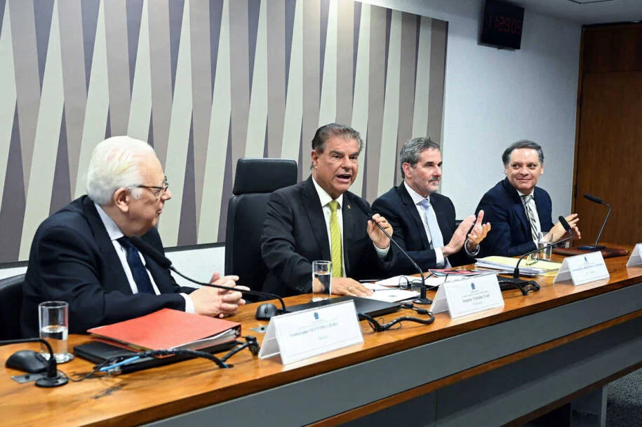 Senador Nelsinho Trad lidera debate sobre tarifa dos EUA e pede diálogo urgente