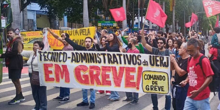 Servidores da UERJ exigem retorno de auxílios e plano de carreira em greve