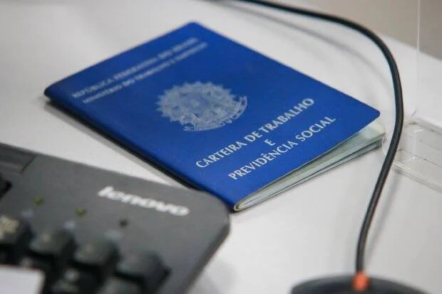 Sine/SC revela 8.744 vagas de emprego; Vale do Itajaí lidera com 2.582