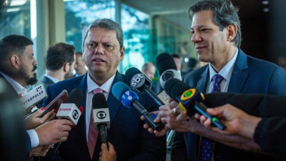 Tarcísio de Freitas lidera intenções de voto e desafia Fernando Haddad na eleição
