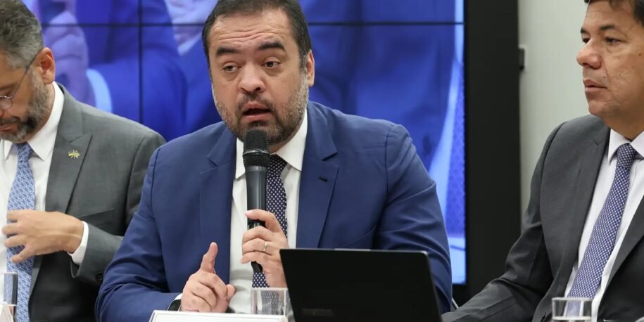 TSE mantém inelegibilidade de Claudio Castro até 2030 após renúncia e irregularidades