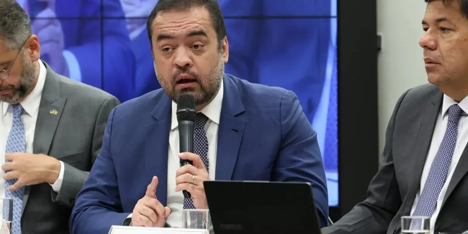 TSE mantém inelegibilidade de Claudio Castro até 2030 após renúncia e irregularidades