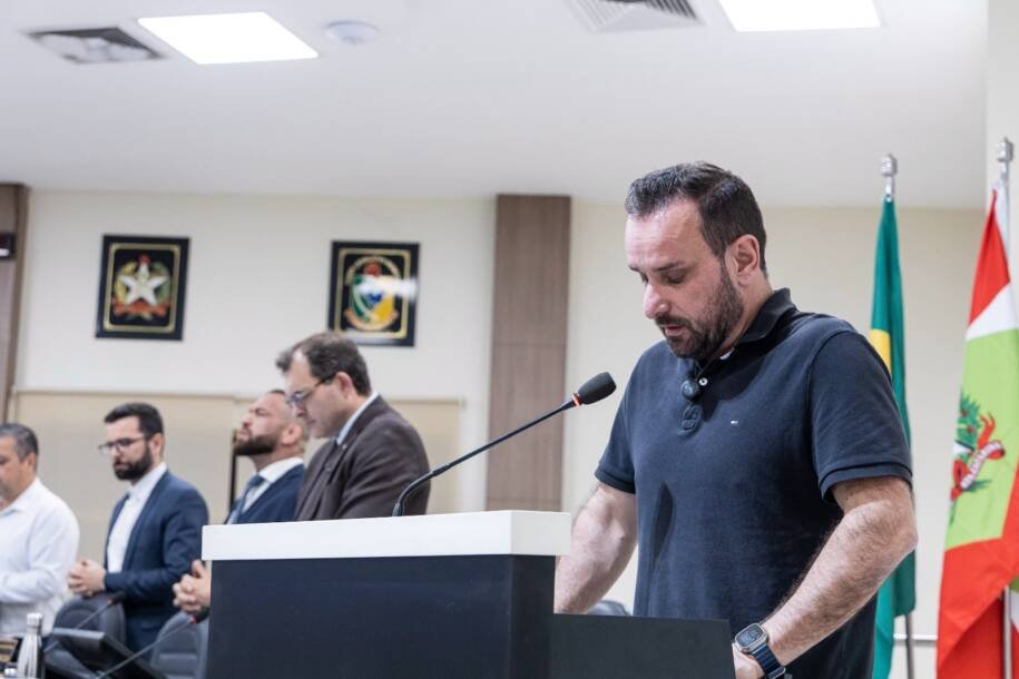Vereador João Vitor leva Programa 'Ruas Iluminadas' à votação na Câmara de Itapema