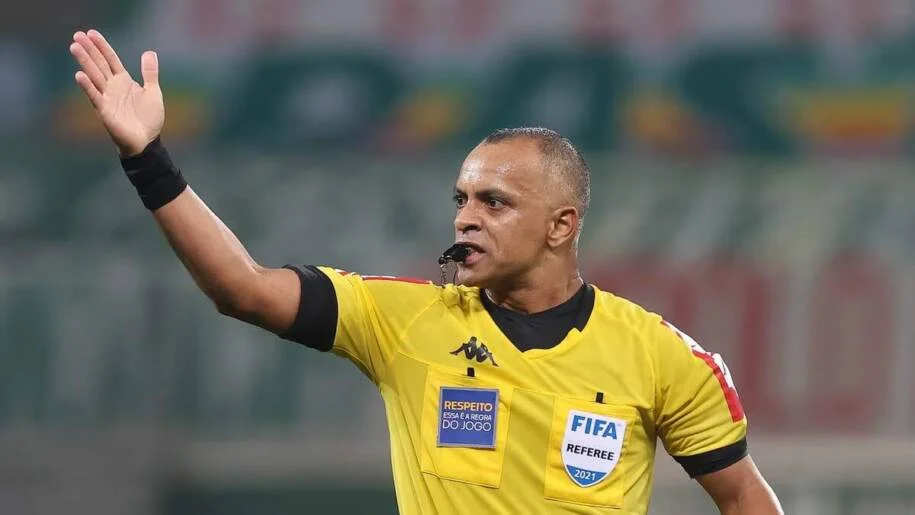 Wilton Pereira Sampaio apita abertura da Copa do Mundo entre México e África do Sul