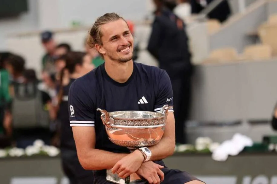Zverev conquista 1º Grand Slam ao vencer Cobolli em final eletrizante em Roland Garros