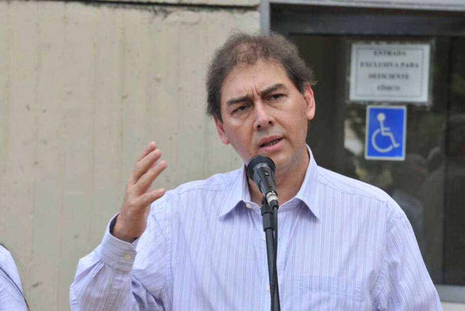 Alcides Bernal pede prisão domiciliar após risco de morte em hospital