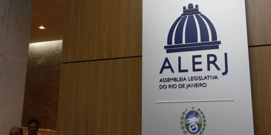 Alerj aprova Projeto de Lei 7.549/26 para tornozeleira rosa em agressores de mulheres