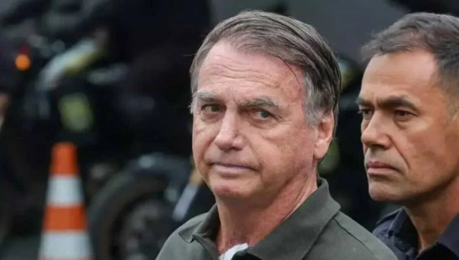 Alexandre de Moraes proíbe Flávio Bolsonaro de visitar pai na prisão domiciliar