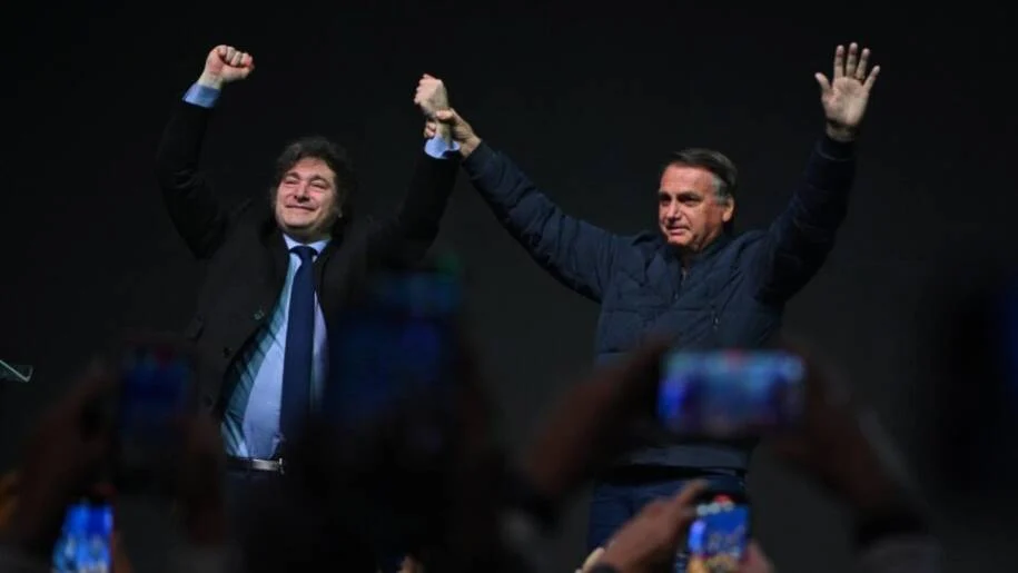 Alexandre de Moraes proíbe Milei de visitar Bolsonaro e gera polêmica internacional