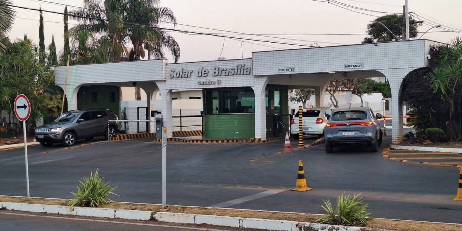 Alexandre de Moraes veta visita de Javier Milei a Bolsonaro em prisão domiciliar