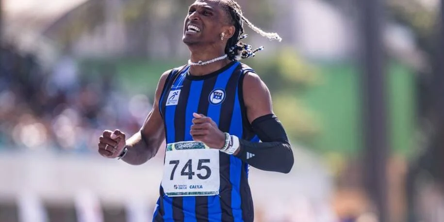 Alison dos Santos conquista ouro e estabelece recorde mundial no Troféu Brasil