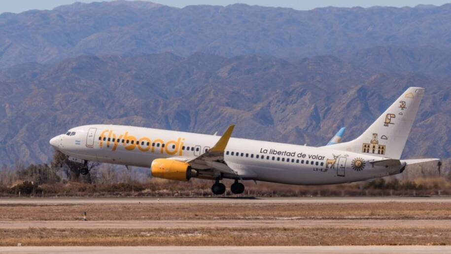 Anac suspende venda de passagens da Flybondi após cancelamentos alarmantes