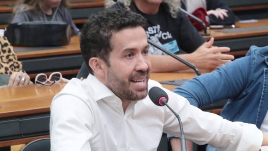 André Janones defende extermínio do bolsonarismo e fala em 'matar ou morrer'