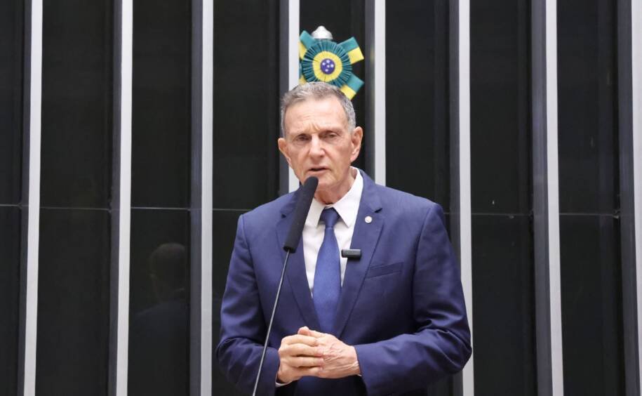 André Mendonça suspende inelegibilidade de Marcelo Crivella e abre caminho para Senado