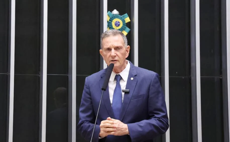 André Mendonça suspende inelegibilidade de Marcelo Crivella e abre caminho para Senado
