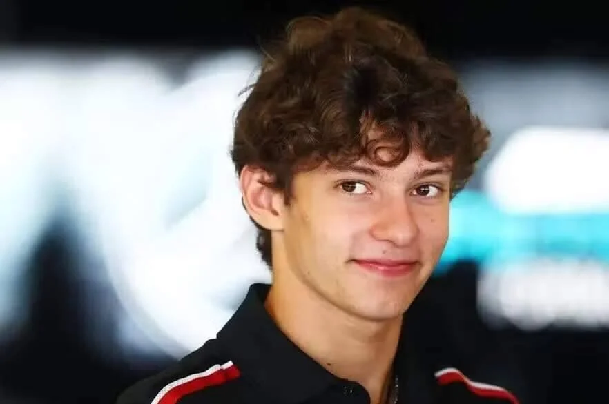 Andrea Kimi Antonelli domina TL2, supera Verstappen e brilha em Spa-Francorchamps