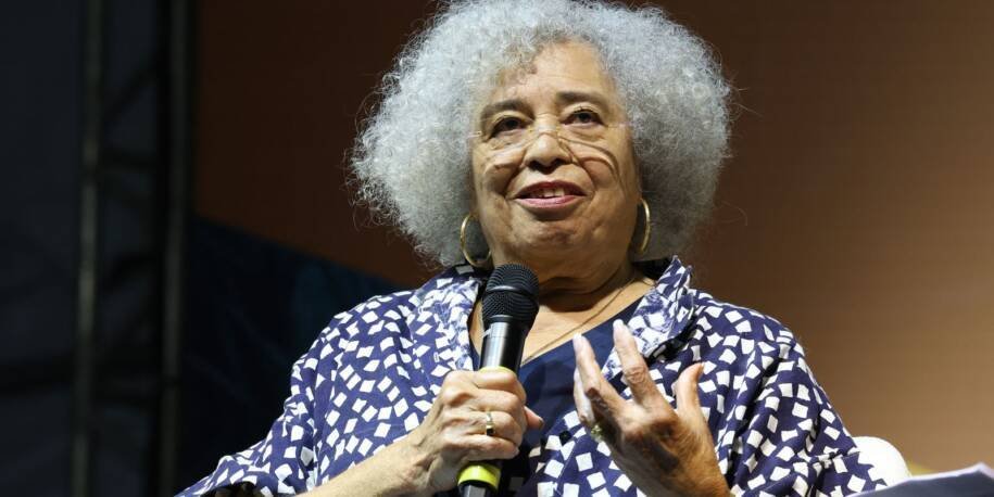 Angela Davis denuncia gentrificação e fascismo em Paraty durante a Flip