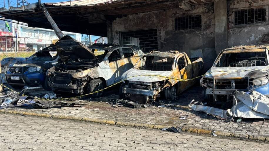 Araquari: Incêndio criminoso na Secretaria de Segurança Pública destrói veículos