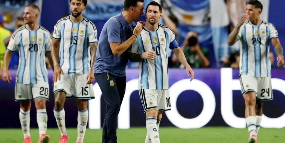 Argentina desafia Inglaterra em semifinal da Copa do Mundo e busca o tetra