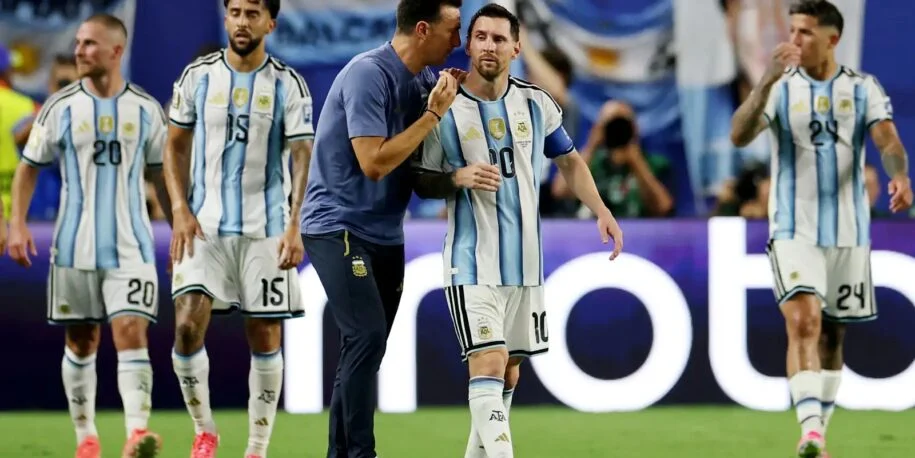 Argentina desafia Inglaterra em semifinal da Copa do Mundo e busca o tetra
